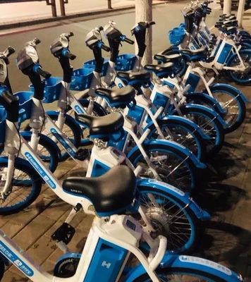 共享電動車亮相濮陽街頭，騎行收費與文化用品關聯引關注